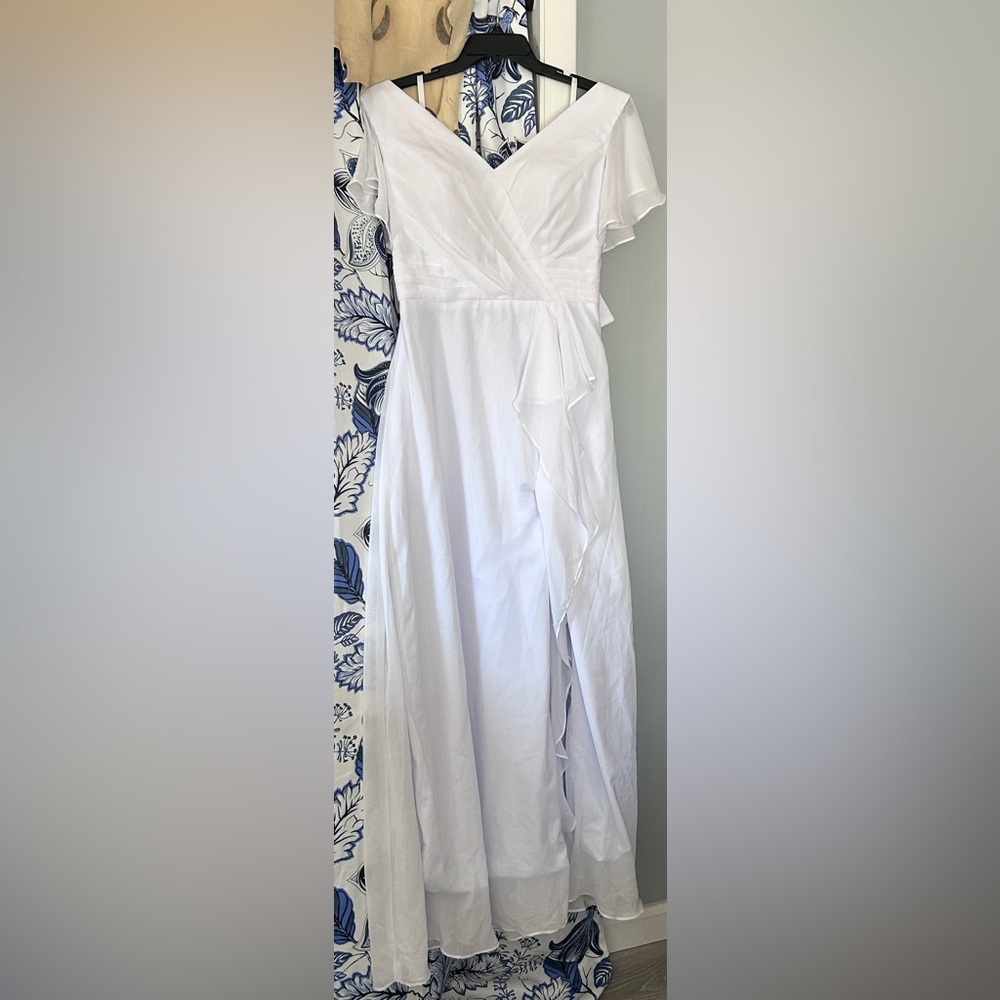 Elegant White Maxi dress believe will fit as a large